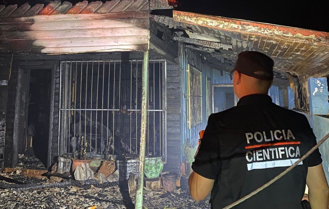 Un hombre murió quemado este sábado al incendiarse su vivienda - Radio ...
