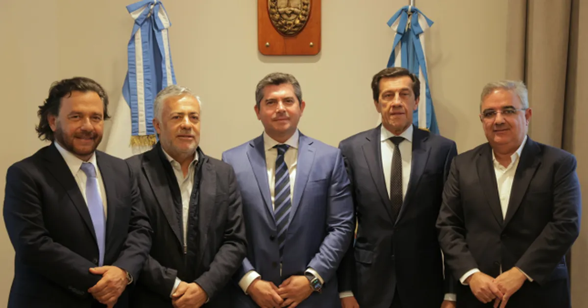 Javier Milei agradeció a Raúl Jalil y otros mandatarios de la Mesa del ...