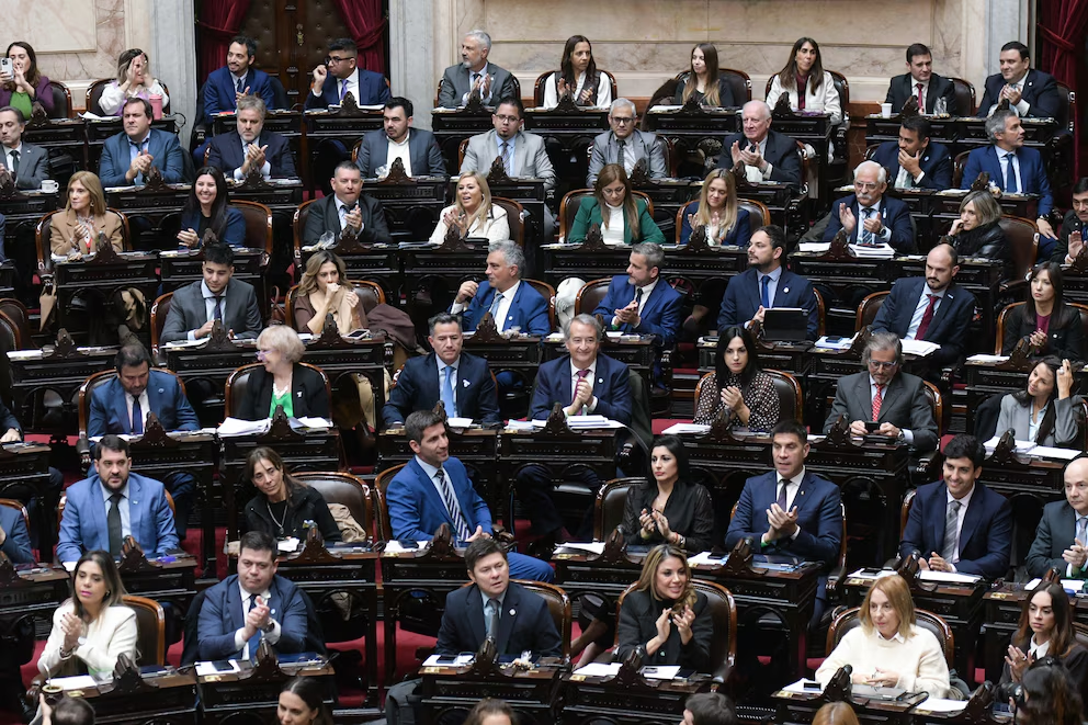 El oficialismo logró aprobar la Ley Hojarasca en Diputados - Radio TV ...